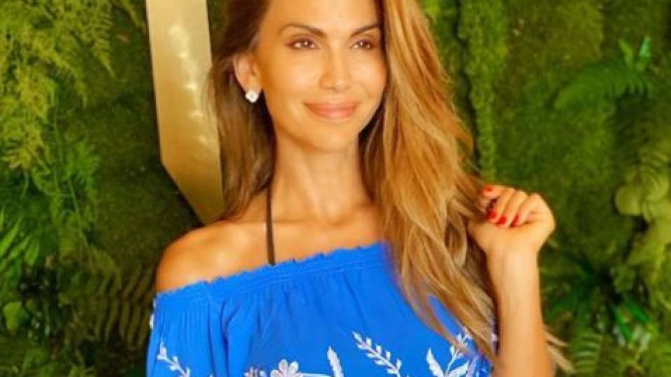 Ивайла Бакалова се радва на лалетата Ивайла Бакалова се радва на лалетата