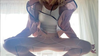 Невероятно! Галя от „Сатен“ медитира във въздуха!