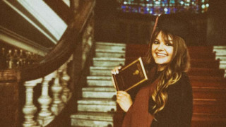 Петя Дикова се дипломира! Вече е магистър след 3 години отлагане