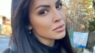 Деси Цонева се друса в автобуса! Журналистката остана без кола, вози се с трамвай