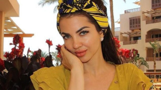 Райна с тайнствен мъж в Египет! (ФОТО в галерията)