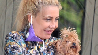 ЩРАК! Венета Харизанова гушка куче миньон! (Папарашки снимки)