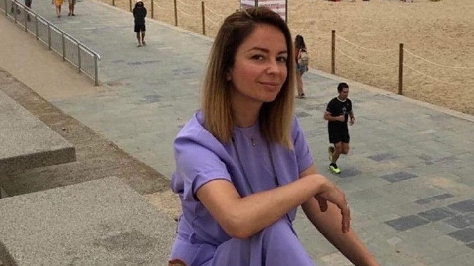 Апаши тарашат звездите: Нападнаха Вики от Мастило в Барселона, Владо Пенев остана без паспорт в Испания, 5-пъти обират Мира Добрева докато спи и още… Апаши тарашат звездите: Нападнаха Вики от Мастило в Барселона, Владо Пенев остана без паспорт в Испания, 5-пъти обират Мира Добрева докато спи и още…