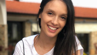 Опада косата на Луиза Григорова (Aктрисата се снима с перука във филма „Игра на доверие”)