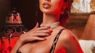 Санта Китна шокира: Бях дебела и със счупени зъби!