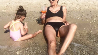 Вики от „Мастило“ в Гърция (Вижте я по бански)