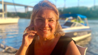 Марта Вачкова надяна скафандър (Актрисата опъна бръчки с кислород)