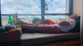 Карантинираха Захари Бахаров в Лондон! Актьорът се отдаде на алкохола