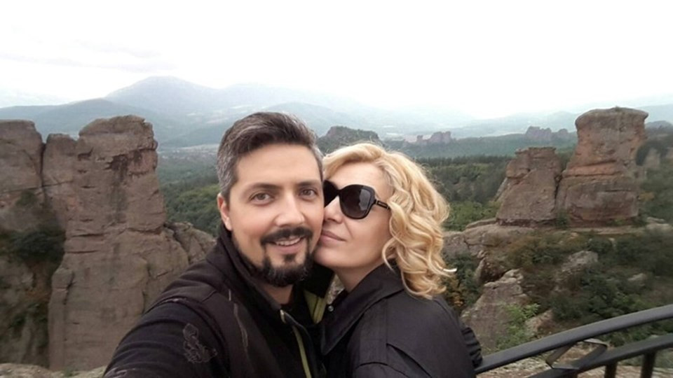 Гала във война със съседите си (Комшиите смятат водещата и Стефан за високомерни парвенюта) Гала във война със съседите си (Комшиите смятат водещата и Стефан за високомерни парвенюта)