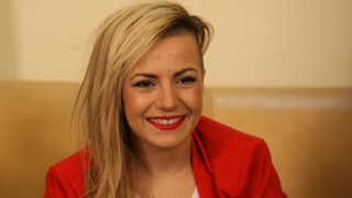 Поли Генова се сгоди, но няма да се омъжва (Радва на пръстен с рядък син диамант)