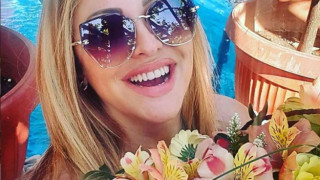 Рени получи цветя без повод от любимия си! Певицата щастлива и влюбена