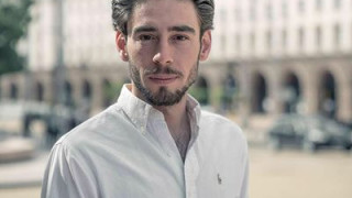 Актьори на БУНТ: Срам ни е да работим за 10 лв. на ден! (Велизар Емануилов сменя памперси, за да се прехранва)