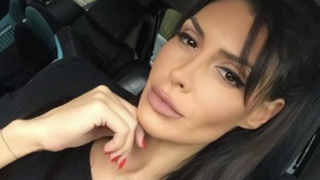 Черната Златка е секси кънкьорка