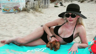 Дъно: Албена Вулева заработва в розов сайт, позира в садо-мазо стил (Снимки)