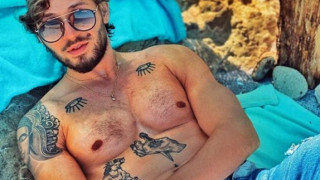 Папи Ханс губи  шефски пост  заради музиката