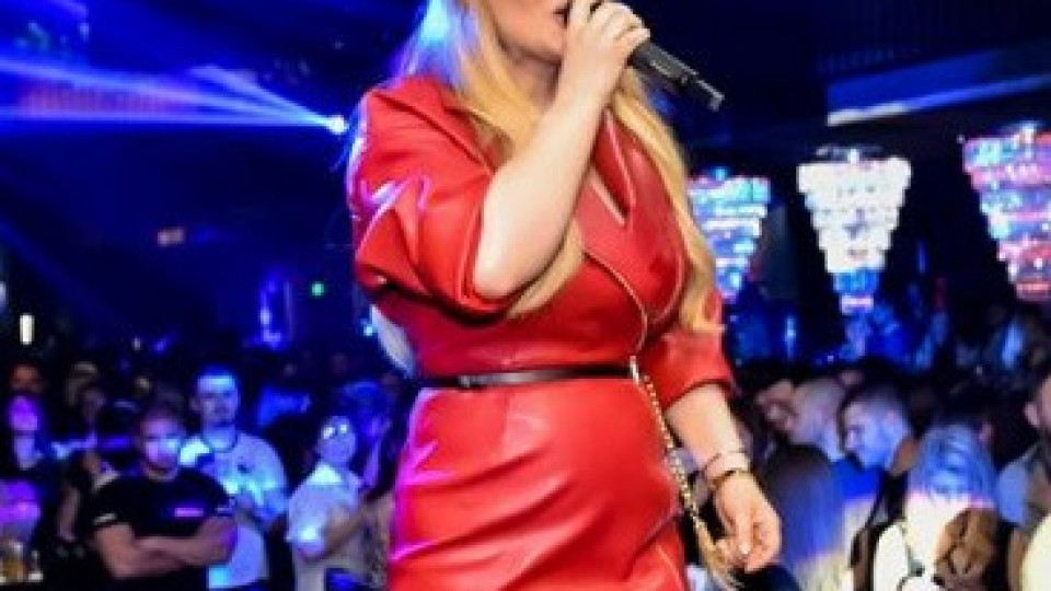 УЖАС: Деси Слава е най-дебелата фолк певица!(Папарашки снимки)