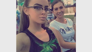 Скъсаха синджира: Сузанита помъкна разведената си майка на лов за мъже, старата Шени тресе сочни баджаци (Снимки)