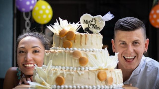Щерката на Кака Лара със сватба на плажа (СНИМКИ)