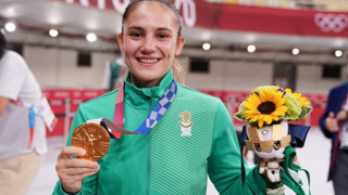 Ивет Горанова отпразнува титлата с чалга! Олимпийската шампионка кара само на вода