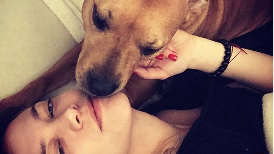 Снежана Макавеева чества 13 години любов с кучето