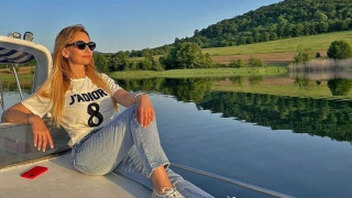 Малина изпраща лятото от Гърция (Горещо фото)