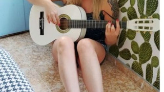 Ваня Щерева разгорещи мрежата само по китара! (СНИМКИ в галерия)