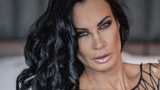 Цеци Красимирова цопна в морето с дрехите