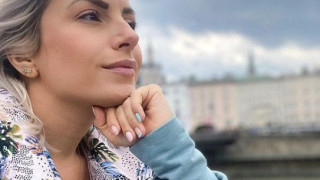 Бременната Поли Генова се пусна по бански! (ФОТО)