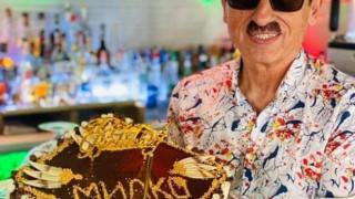 Милко Калайджиев празнува 70-ия си рожден ден с майка си