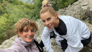 Нина Николина и Галя от „Сатен“ катерят планини с куче! (СНИМКИ)