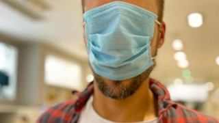 ЯКО! Ваня Джаферович измисли нов начин за носене на маска (ФОТО)