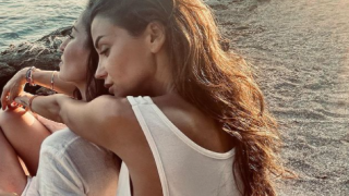 След изневерите на Блатечки: Диляна Попова се гушка с жена