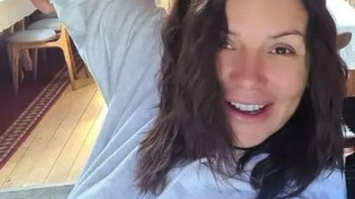 Кали празнува рождения си ден по анцуг и без грим (СНИМКИ)