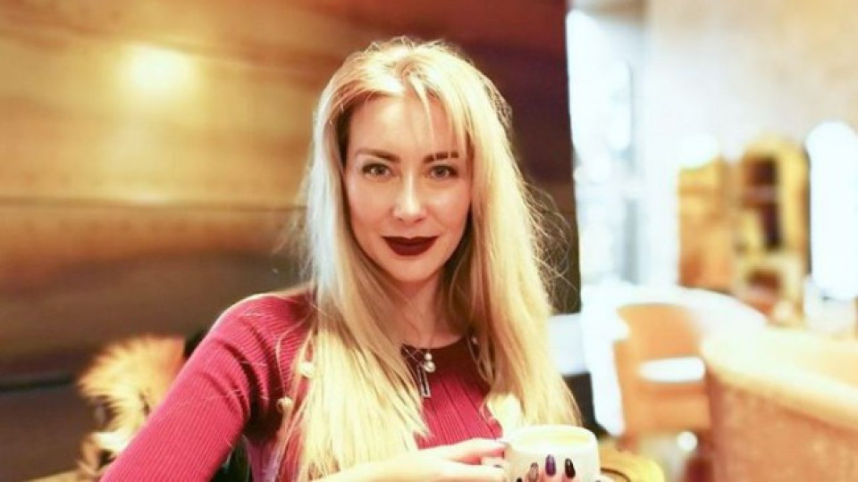 Антония Петрова обучава сина си на градинарство Антония Петрова обучава сина си на градинарство