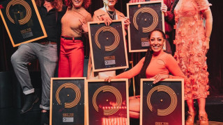 Германия награди Люси Дяковска! Певицата от No Angels с почетен приз (СНИМКИ)