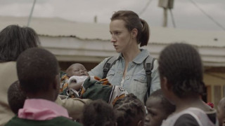 Дария Симеонова дарява децата (Снимки)