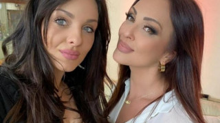 Симона и Глория заедно държат микрофона за ЧНГ!