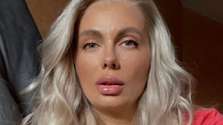 Венета Райкова изду устни