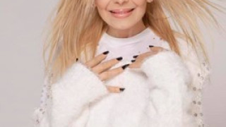 Лили Иванова се фука с кристални боти за 2 бона