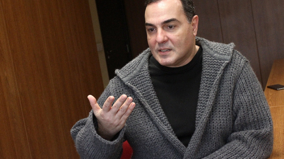 Драго Чая аут от „БНТ на 60” заради режисьора – бил надебелял и закъснявал за снимки Драго Чая аут от „БНТ на 60” заради режисьора – бил надебелял и закъснявал за снимки