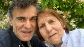 Влади Въргала  остави майка си  на внуците й