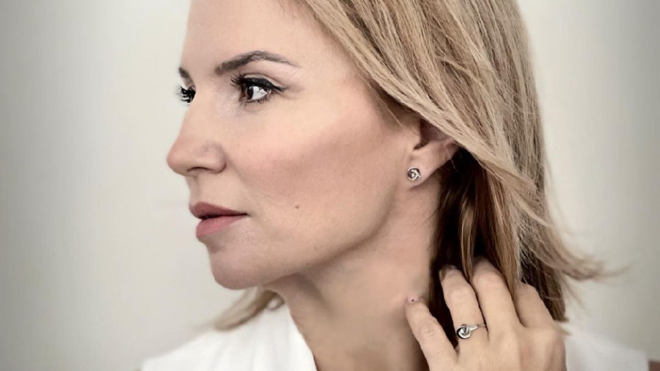 Ирина Тенчева се разходи из гробище Ирина Тенчева се разходи из гробище