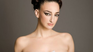 Деси Тенекеджиева се гаври със силиконките