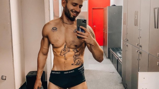 Папи Ханс без срам по гащи