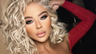 Фолк певицата Андреа се кефи на линейка за психична помощ