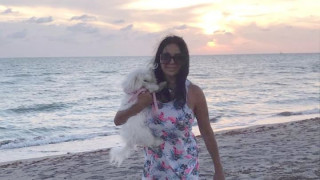 Анита Мейзер си кастрира кутрето! Разхожда го с раница