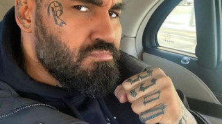 Азис си надраска и лицето! (Вижте новия му татус ТУК)