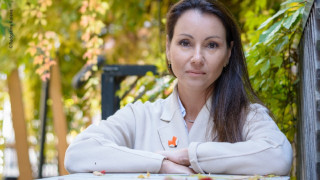 Галя Щърбева  гледа домати,  тиквички и картофи