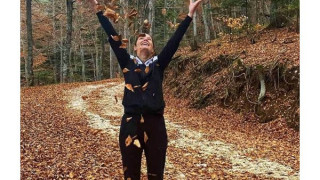 Алекс Сърчаджиева в гората, вместо на избори