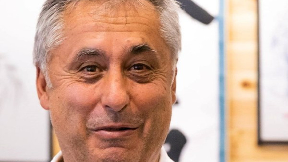 Бащата на Кирил Петков живее екстремно - кара сърф, лети с крило, тренира айкидо Бащата на Кирил Петков живее екстремно - кара сърф, лети с крило, тренира айкидо